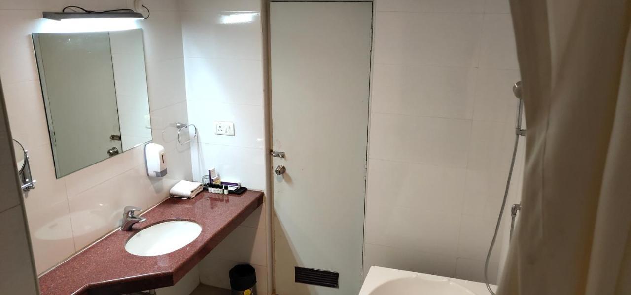 Hotel Saptagiri Hyderabad Esterno foto