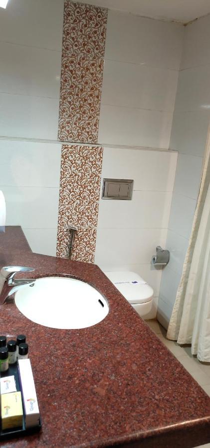 Hotel Saptagiri Hyderabad Esterno foto