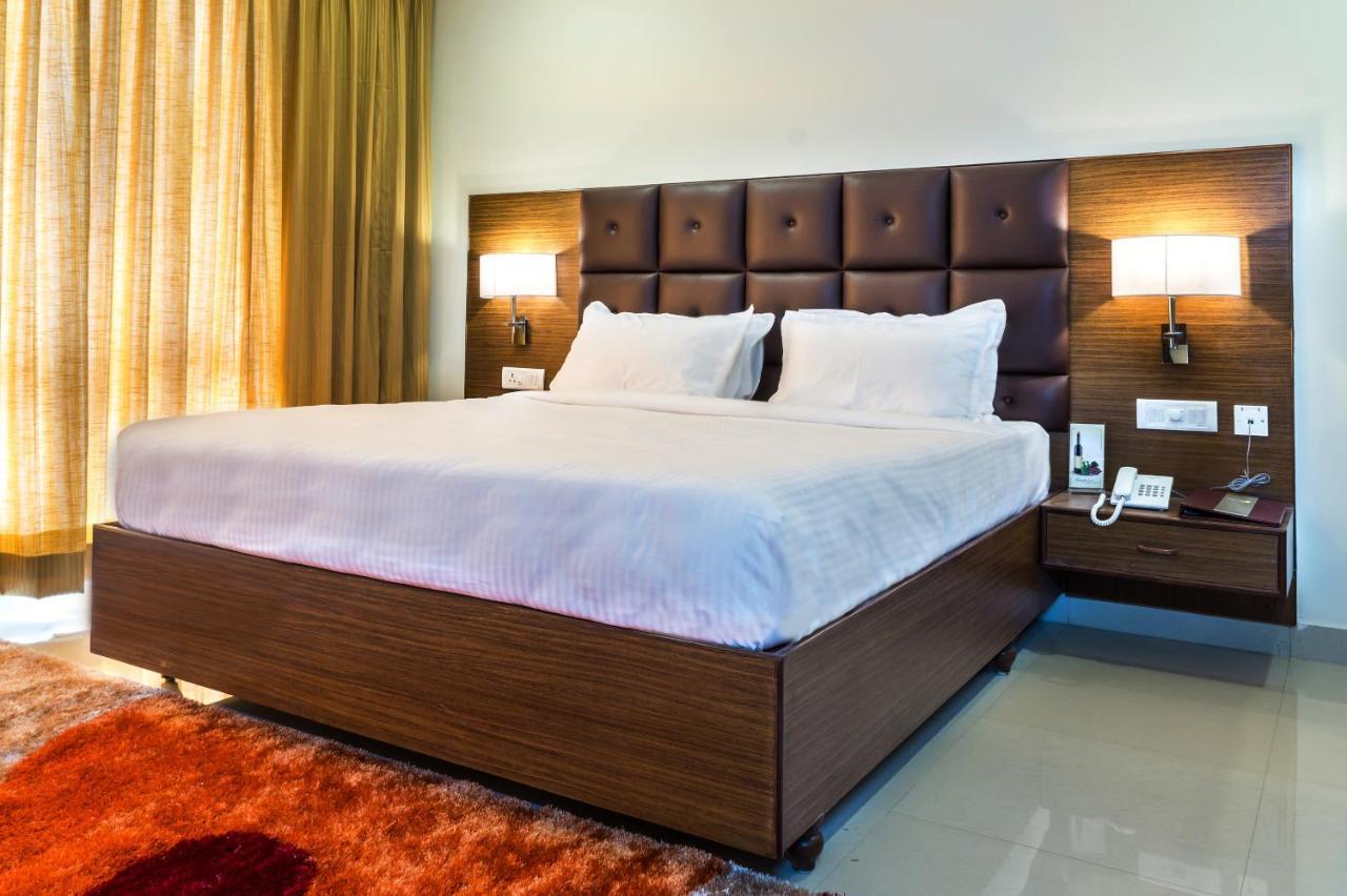 Hotel Saptagiri Hyderabad Esterno foto