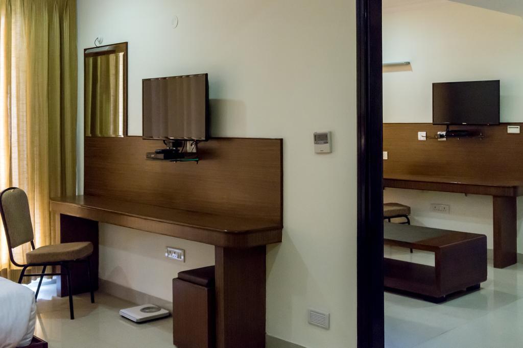Hotel Saptagiri Hyderabad Esterno foto