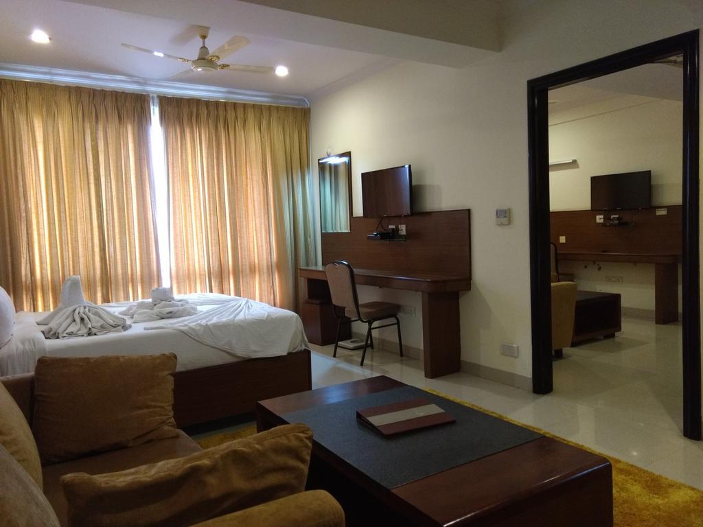 Hotel Saptagiri Hyderabad Esterno foto